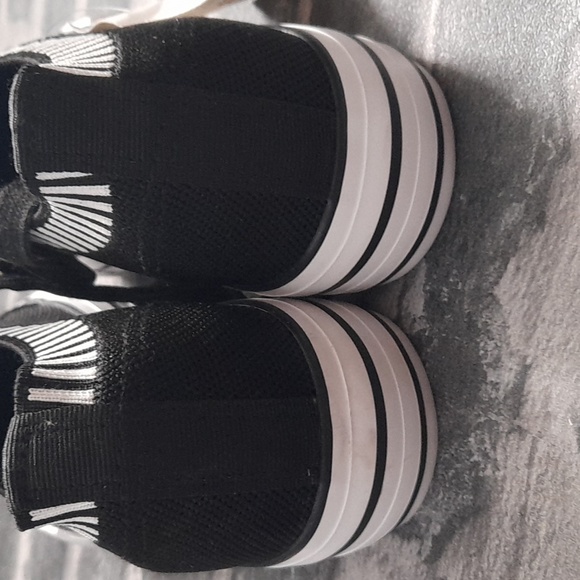 Shoes - Picture 2 of 5